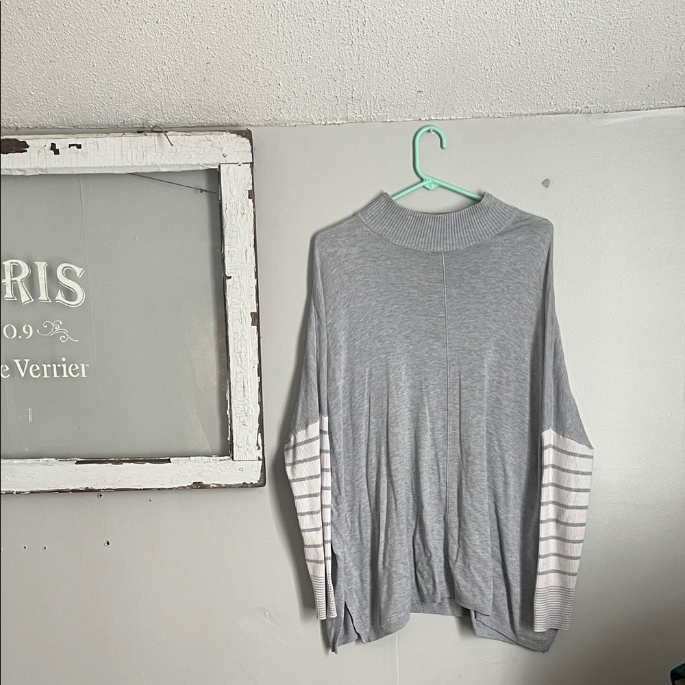 Jones New York Gray and White Women's Turtleneck Sweater